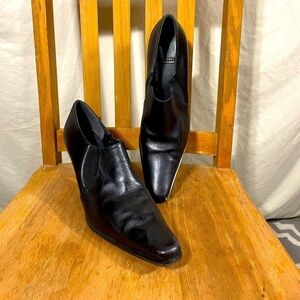 Women's Stuart WEITZMAN Black Pointed Toe Ankle Booties size 12